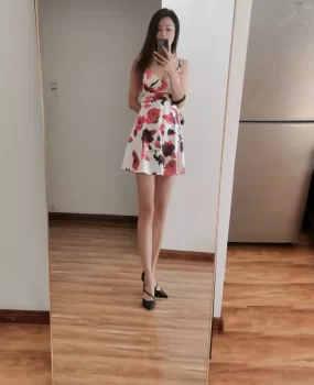 高挑身材美女