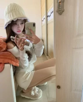 自聊自做的小妍