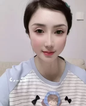 烟台白皙美女