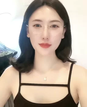 生完孩子会瑜伽的宝妈