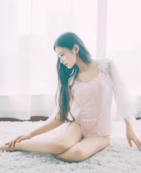 天桥爆怼02白虎粉嫩爽妹