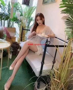 内蒙包头市新茶到店。妹妹水多逼紧，欢迎哥哥前来操。妹妹瑜伽一字马。