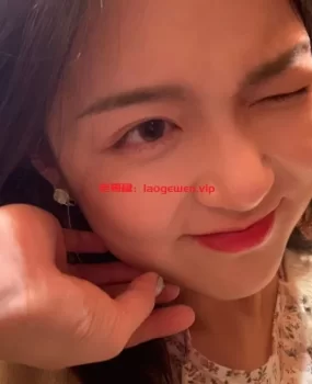 深圳爆操蕾丝爆乳嫩模学生妹 质量嫩模 妹妹的骚逼流水了 想插吗